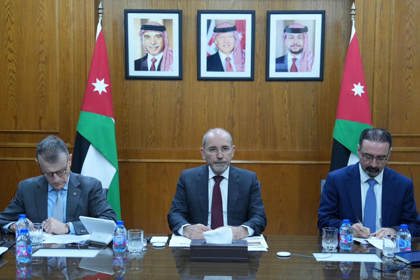  وزير الخارجية يشارك باجتماع حول التطورات المتعلقة بمضيق هرمز