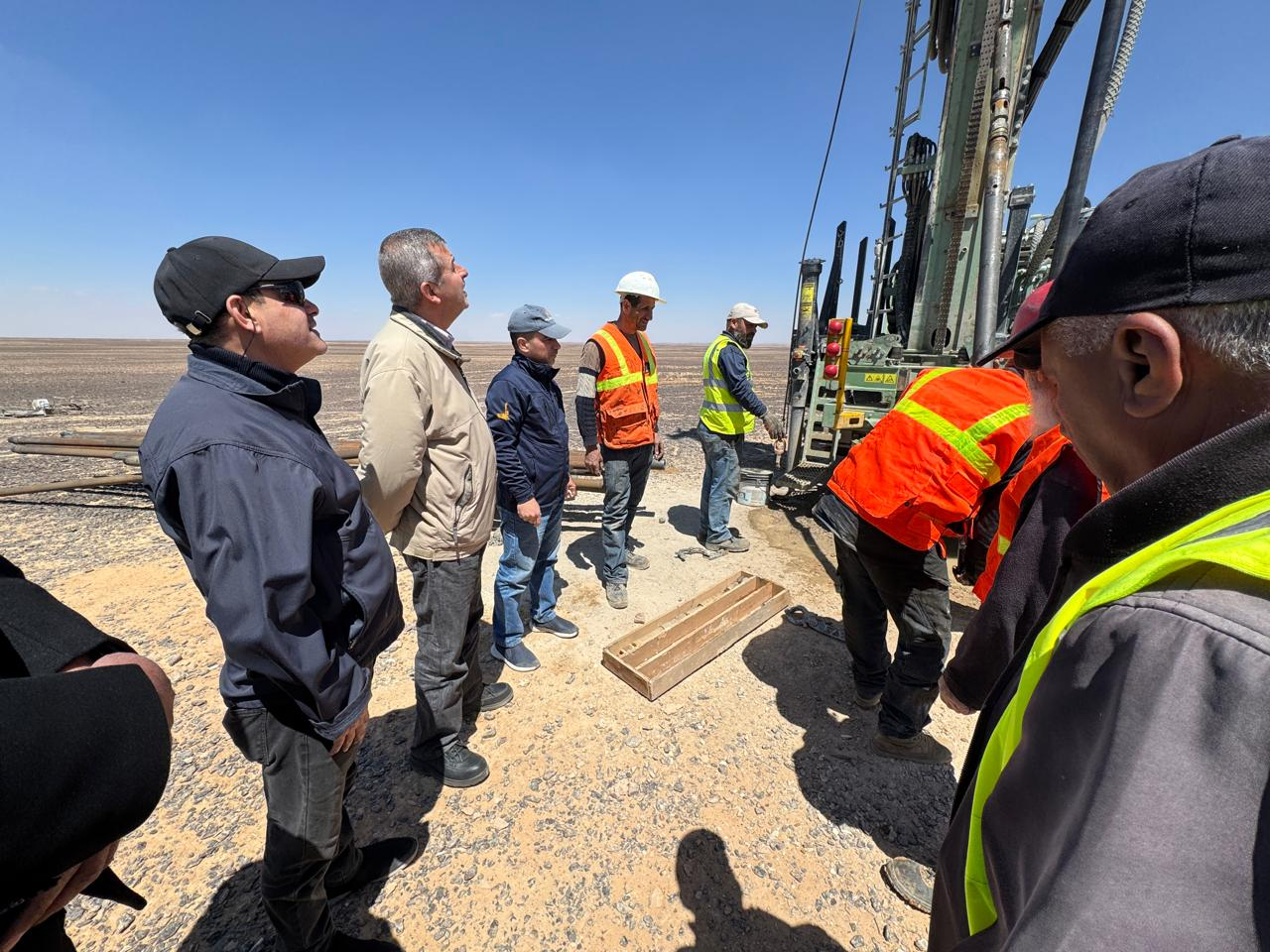  الخرابشة يتفقد مشاريع التنقيب عن الفوسفات جنوب المملكة