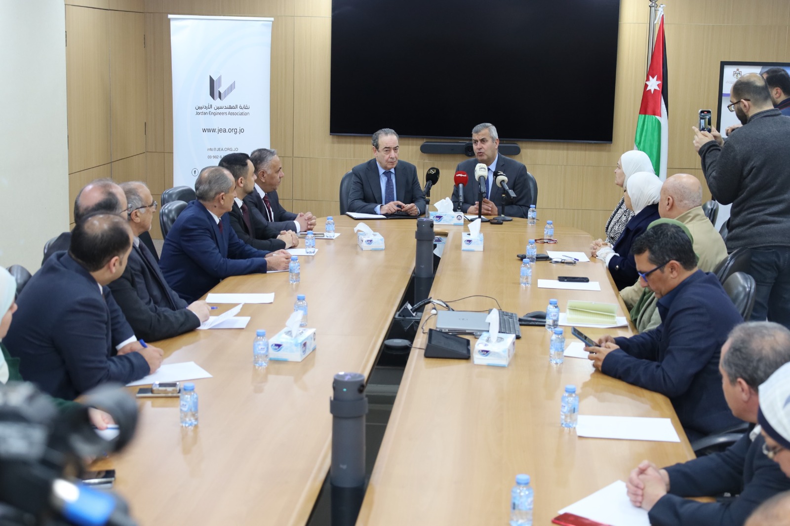  "الطاقة" و"المهندسين" تطلقان الحملة الوطنية لترشيد استهلاك الطاقة