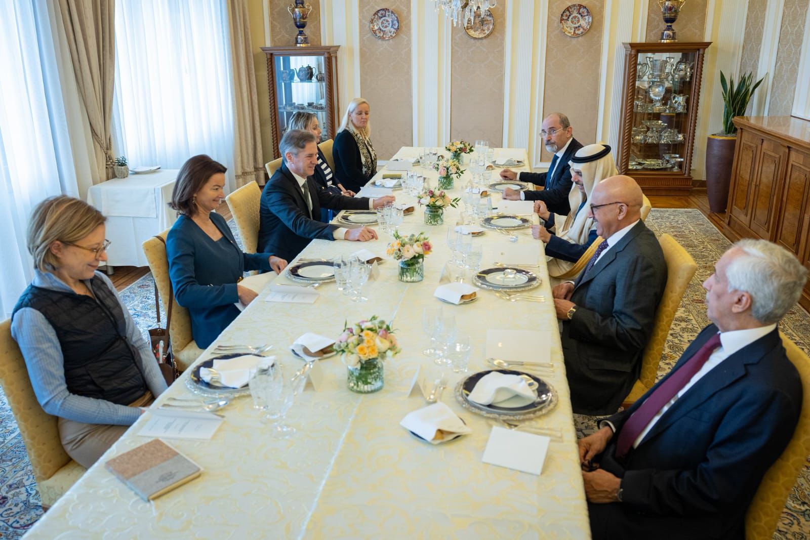  وزير الخارجية يؤكد ضرورة التزام وقف إطلاق  النار في غزة وتنفيذ بنود خطة الرئيس ترمب