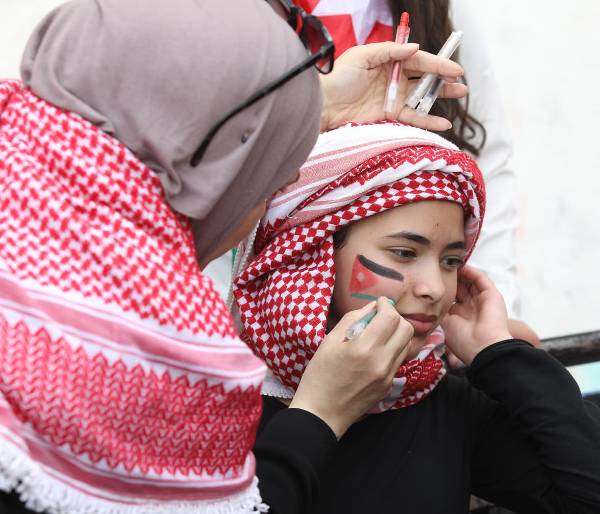 احتفالات وطنية واسعة بيوم العلم الأردني في مختلف المحافظات