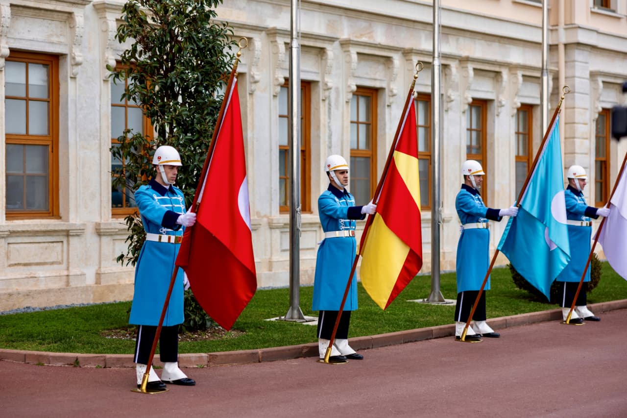  الملك والرئيس التركي يعقدان مباحثات في اسطنبول