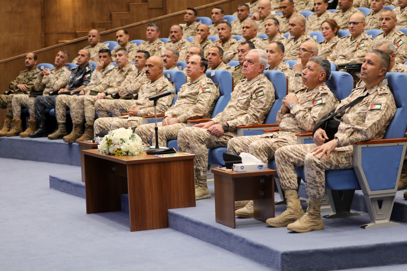  رئيس هيئة الأركان يزور كلية الدفاع الوطني وكلية القيادة والأركان