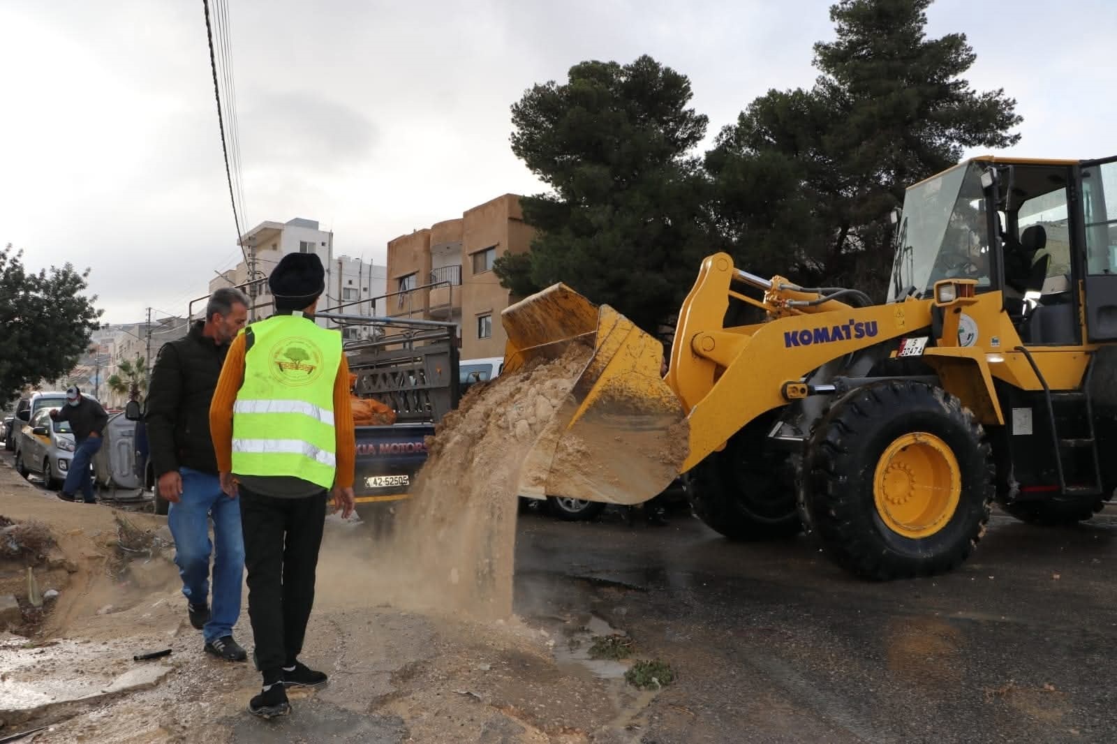  أمانة عمان الكبرى ترفد بلدية الطفيلة الكبرى بكوادر وآليات لمعالجة أضرار الأمطار