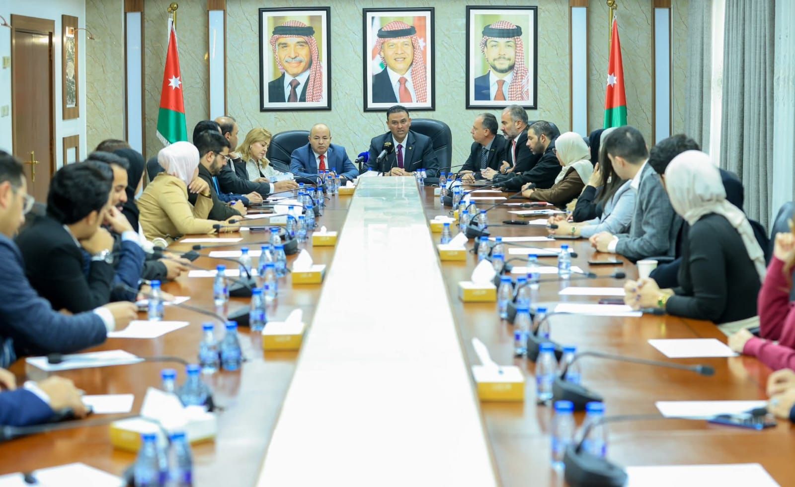 "عزم النيابية" تلتقي المشاركين في برنامج الزمالة البرلمانية