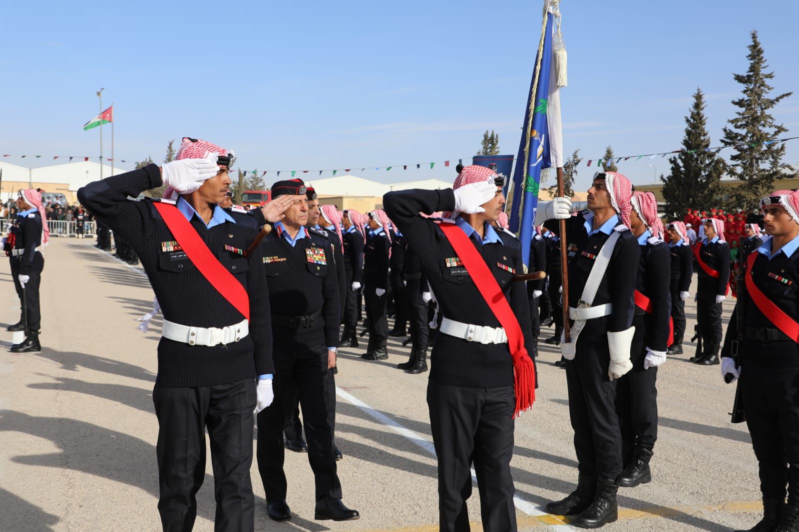  اللواء المعايطة يرعى تخريج كوكبة من مستجدي الأمن العام