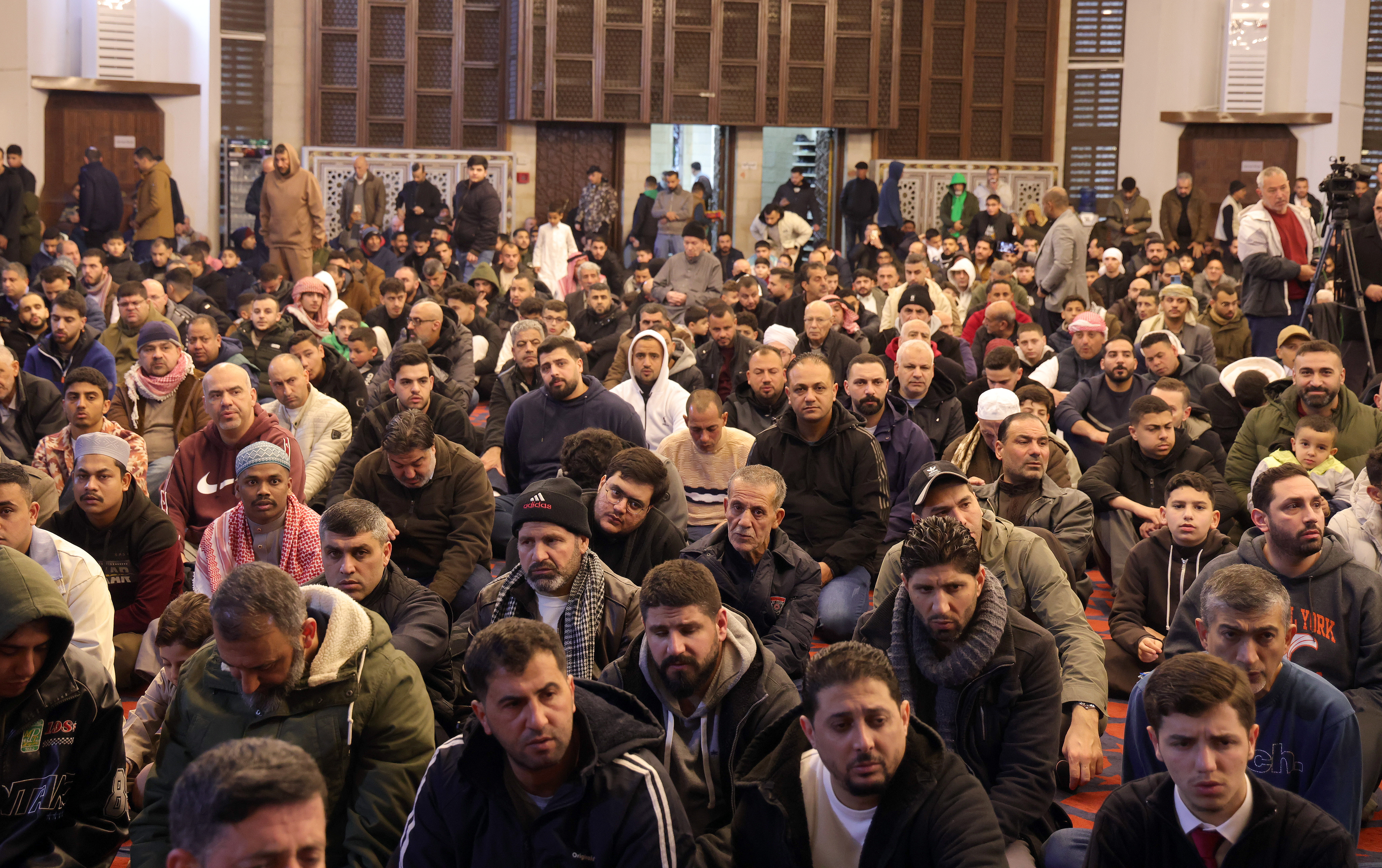  الأردنيون يؤدون صلاة عيد الفطر السعيد