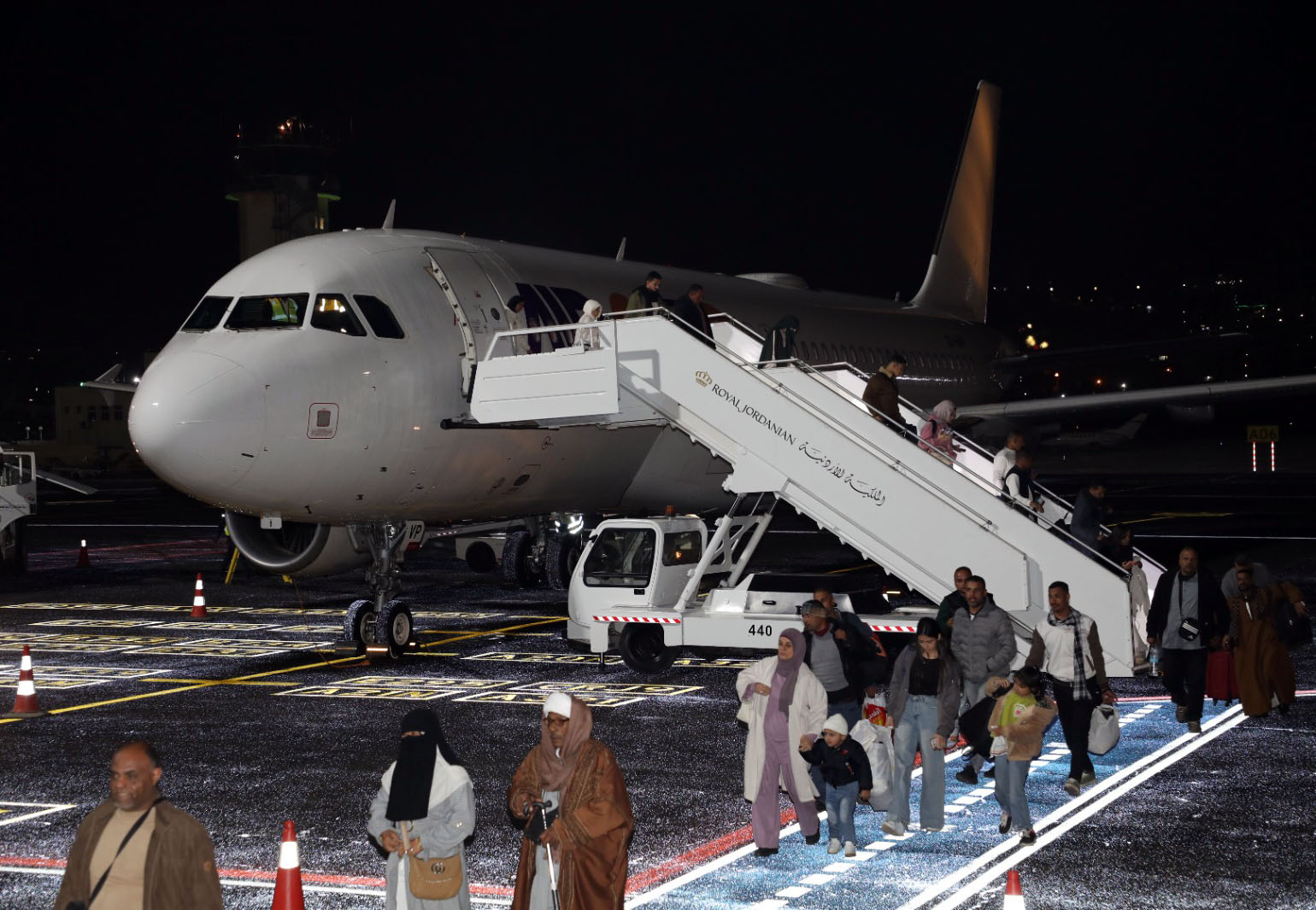  "مطار مدينة عمّان" يستقبل أول طائرة بعد تشغيله