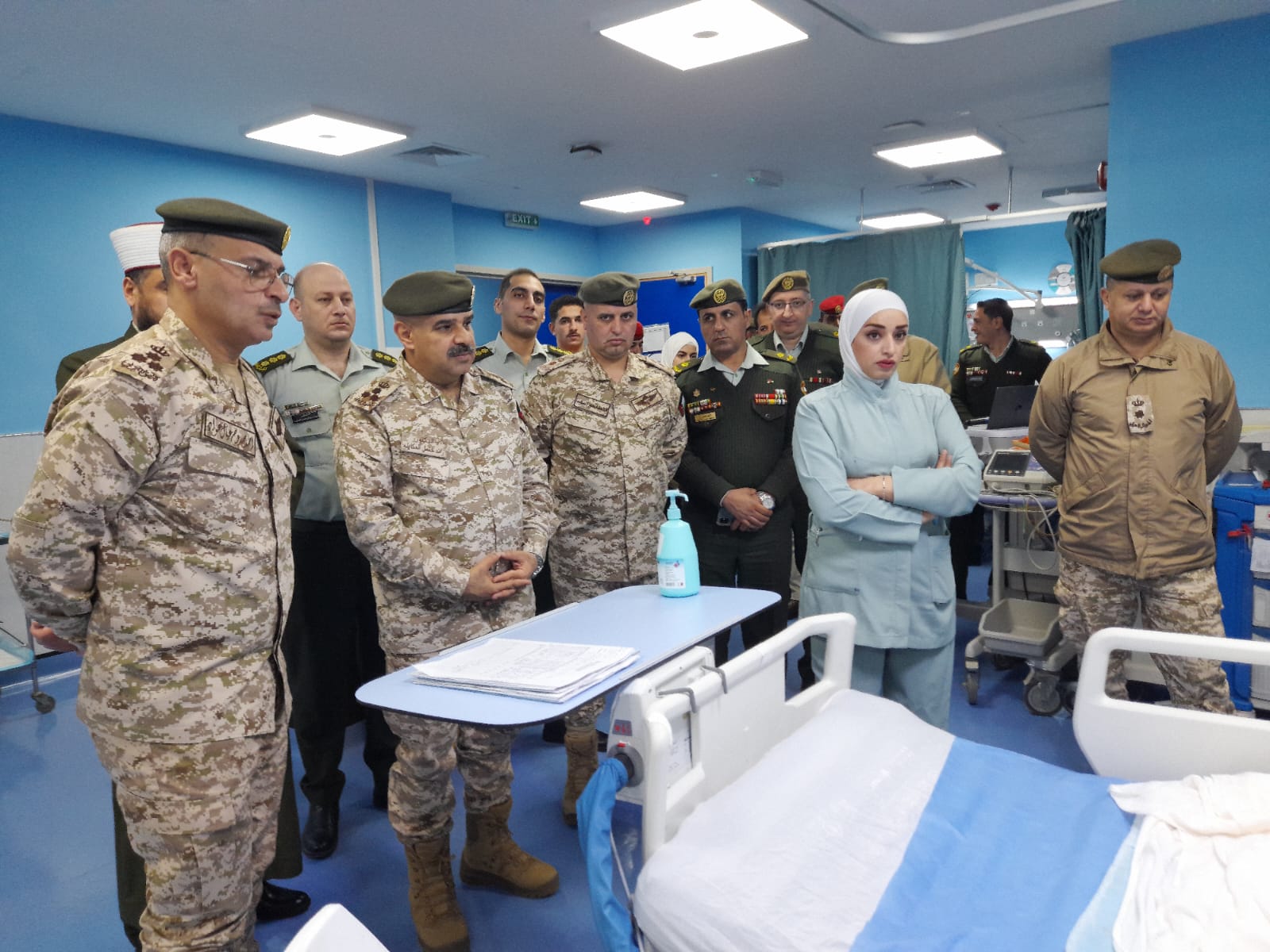  القوات المسلحة تشارك مرتباتها فرحة أول أيام الفطر السعيد وتعود المرضى من المتقاعدين والعاملين