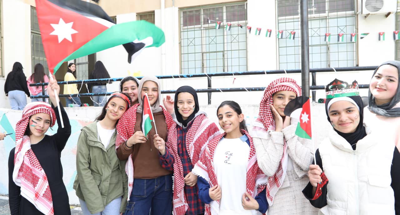 احتفالات وطنية واسعة بيوم العلم الأردني في مختلف المحافظات