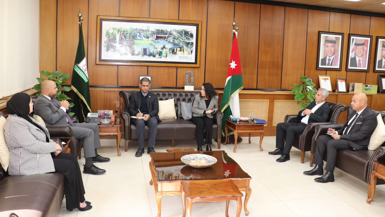 بحث تعزيز التعاون الأكاديمي والثقافي بين "اليرموك" والجامعات الروسية