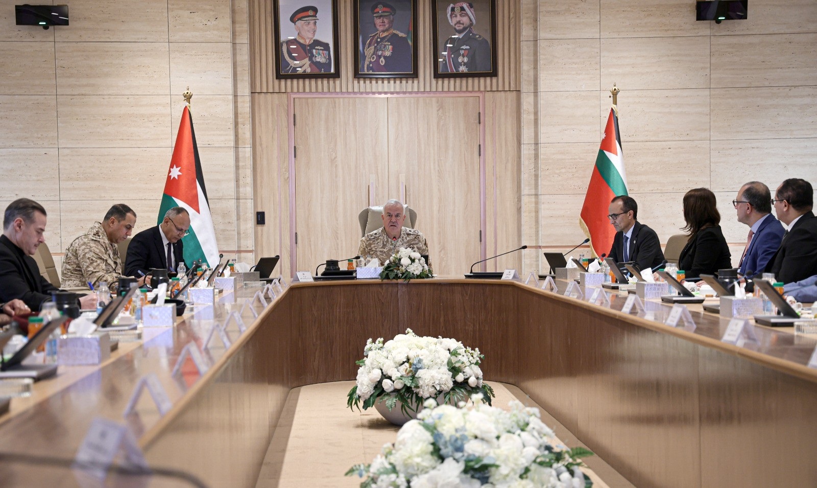  رئيس هيئة الأركان يرعى حلقة نقاشية متخصصة لتعزيز البحث والتطوير الدفاعي