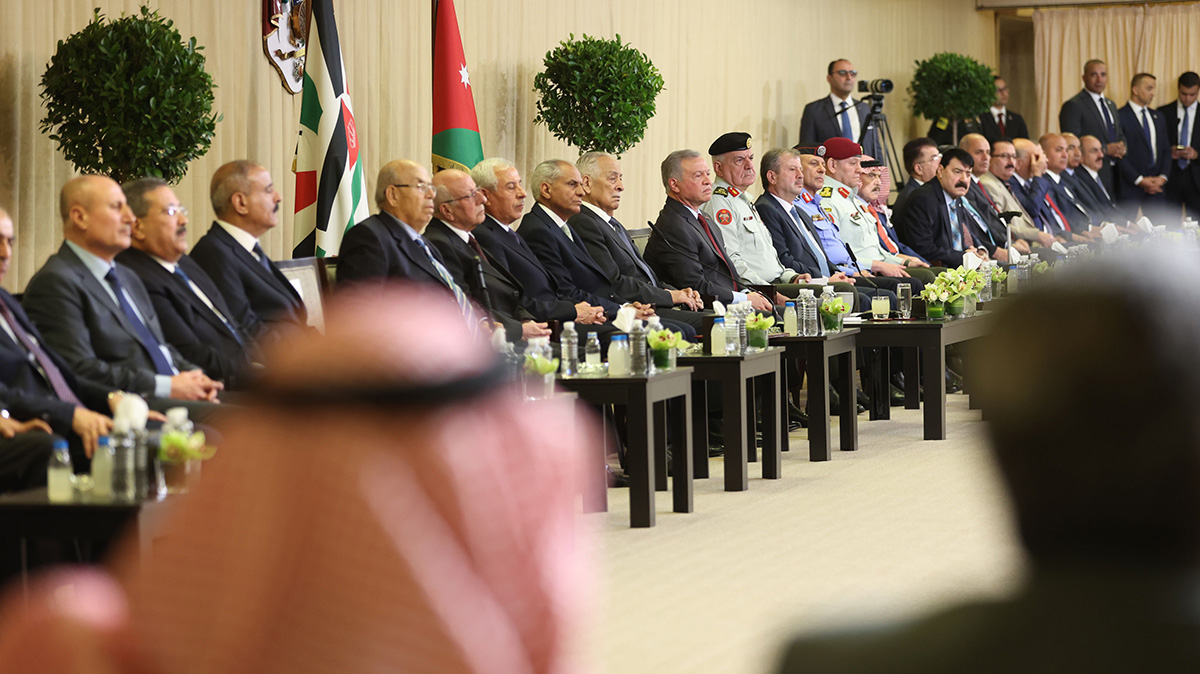 الملك يلتقي مجموعة من رفاق السلاح بيوم الوفاء للمتقاعدين العسكريين والمحاربين القدامى