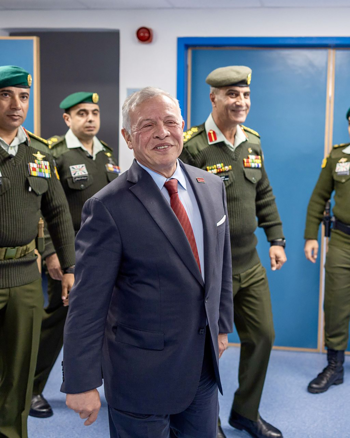 الملك يفتتح مجمع طب وجراحة الفم والأسنان العسكري في عمان