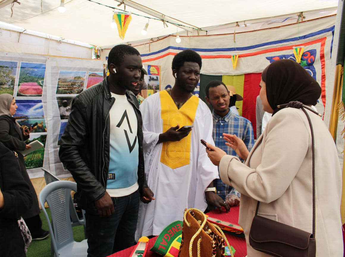 معرض الجاليات في "اليرموك".. فضاءٌ ثقافي يجمع الحضارات