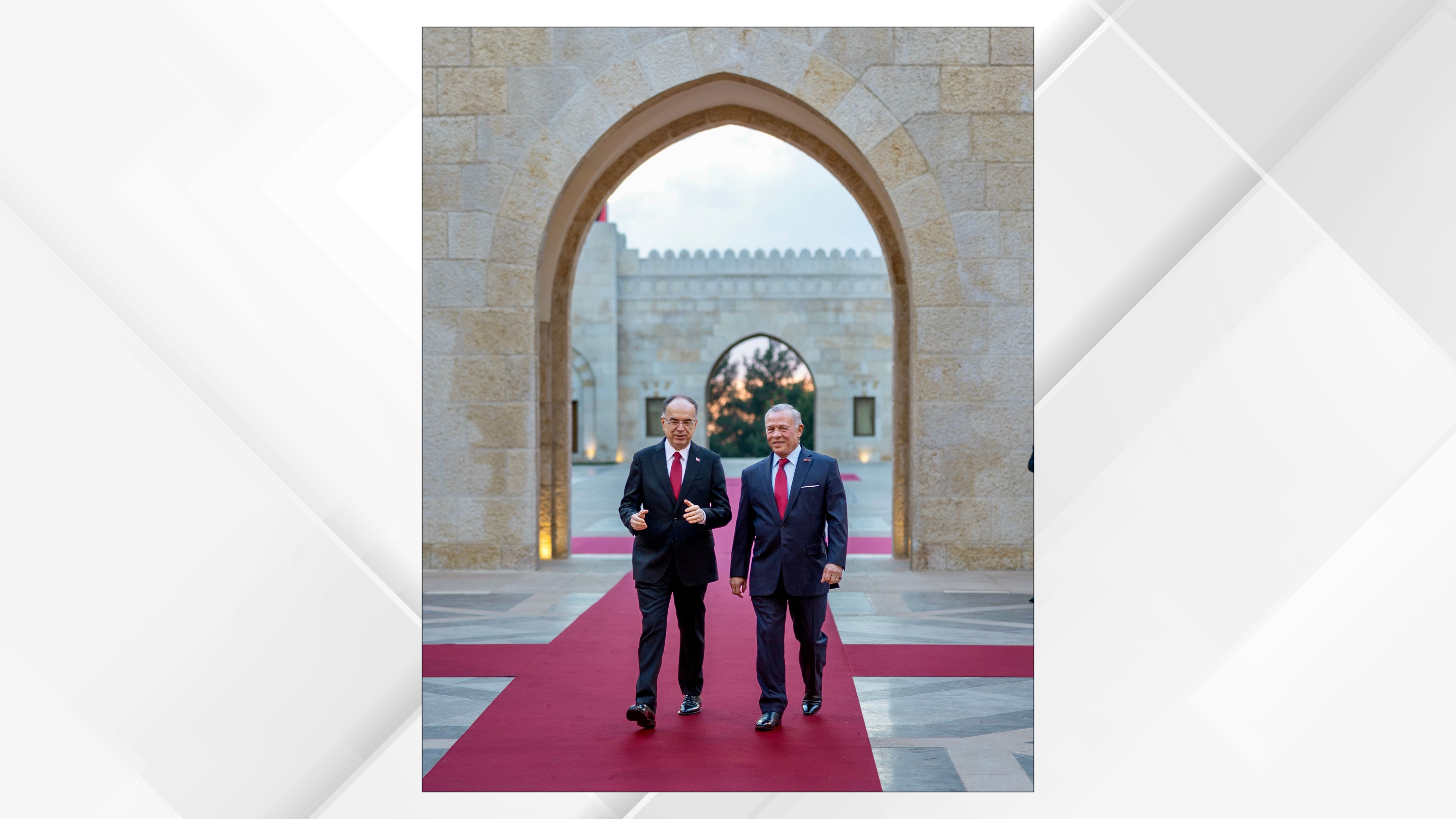  الملك والرئيس الألباني يبحثان سبل توسيع التعاون بين البلدين