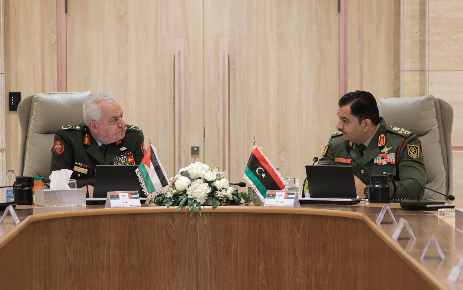  الحنيطي يستقبل نائب القائد العام للقوات المسلحة العربية الليبية