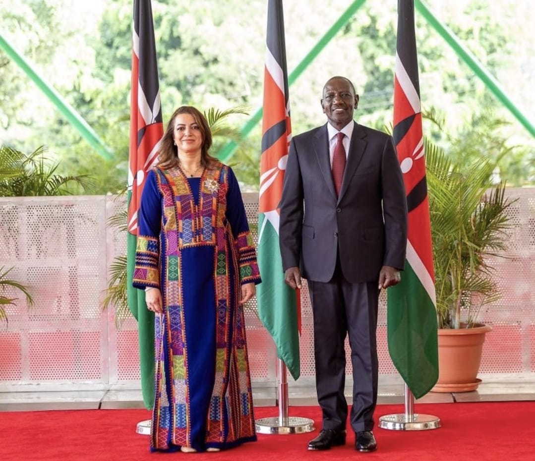  السفيرة سماره تقدم أوراق اعتمادها للرئيس الكيني