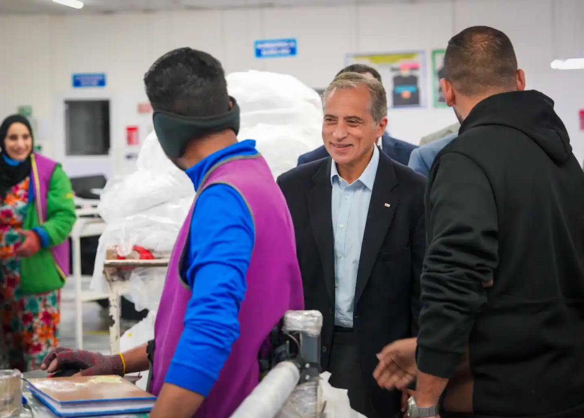 رئيس الوزراء يتفقد مواقع إنتاجية وخدمية في عجلون وإربد 