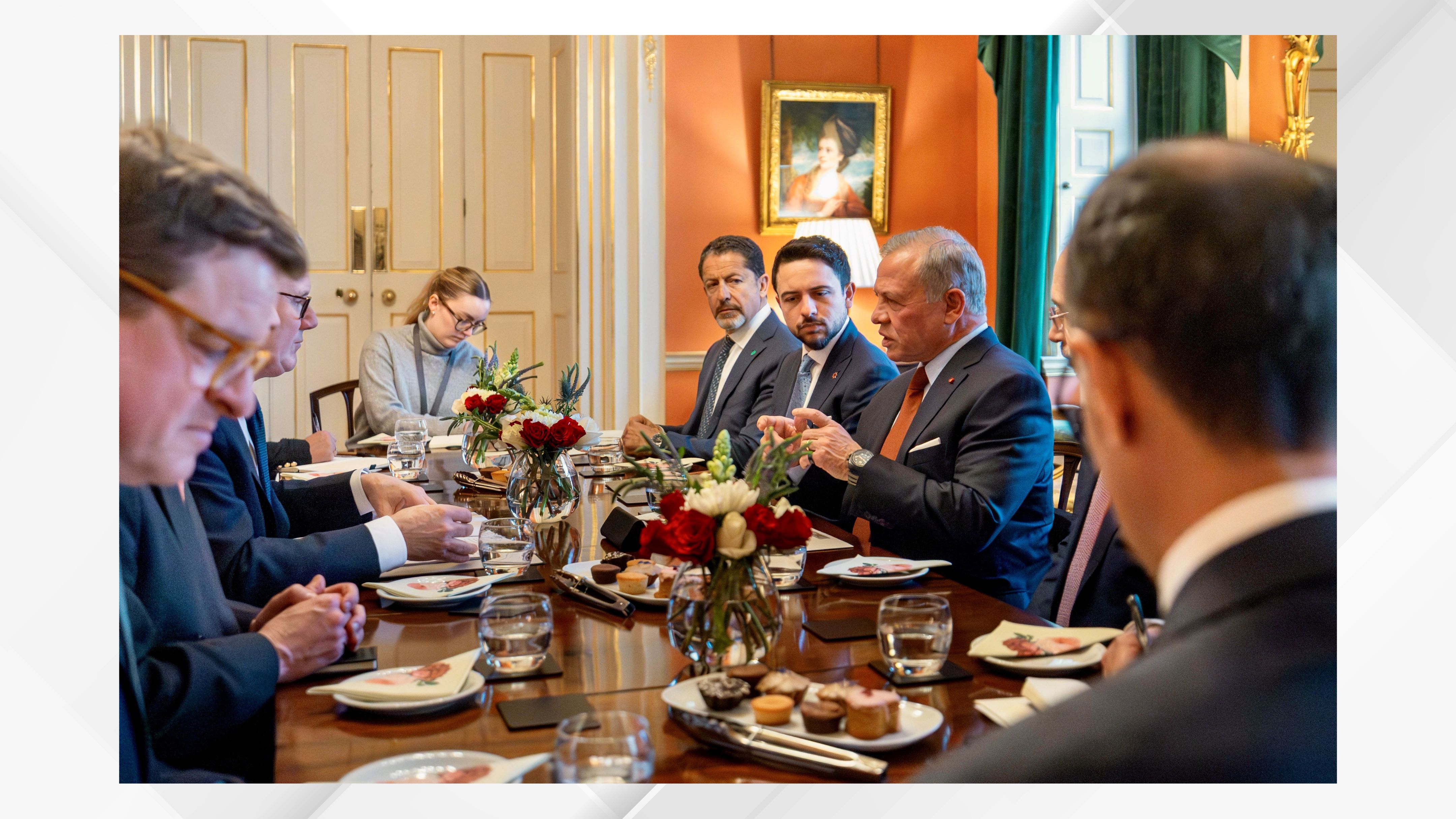  الملك يلتقي رئيس الوزراء البريطاني في لندن