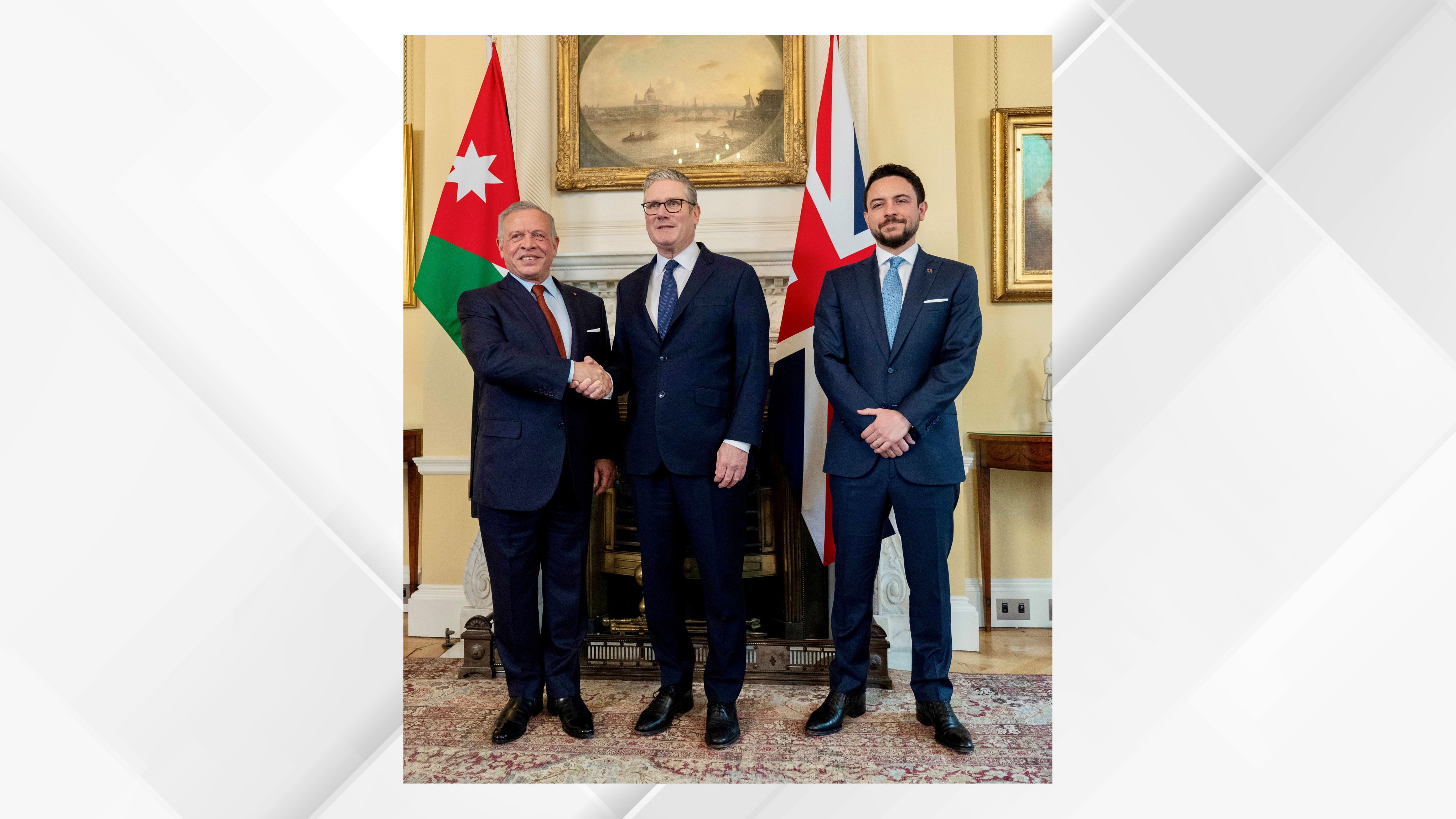  الملك يلتقي رئيس الوزراء البريطاني في لندن