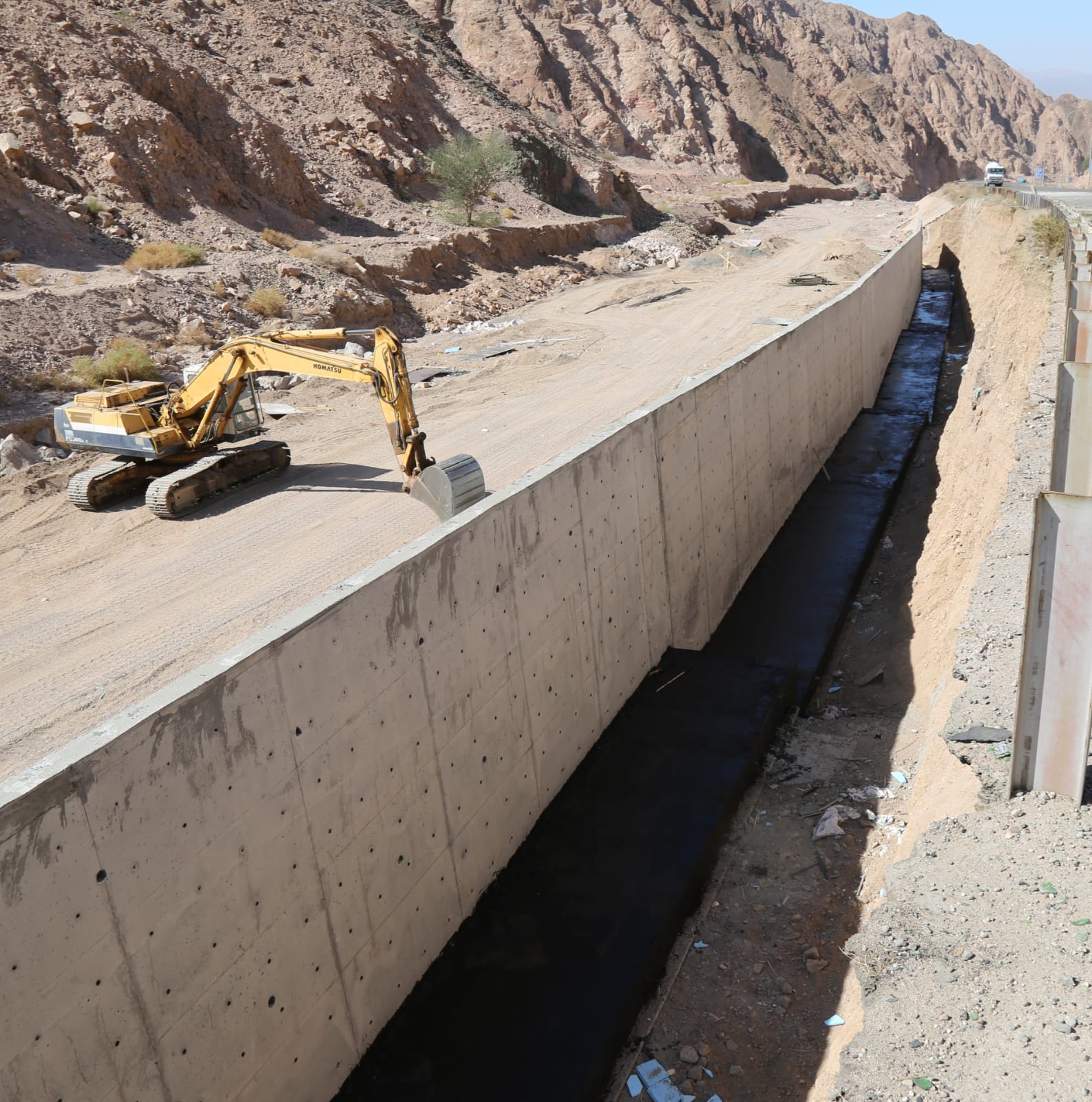  وزير الأشغال يتفقد مشاريع معالجة أضرار السيول على طريق الحاويات ونفق الأرز بالعقبة