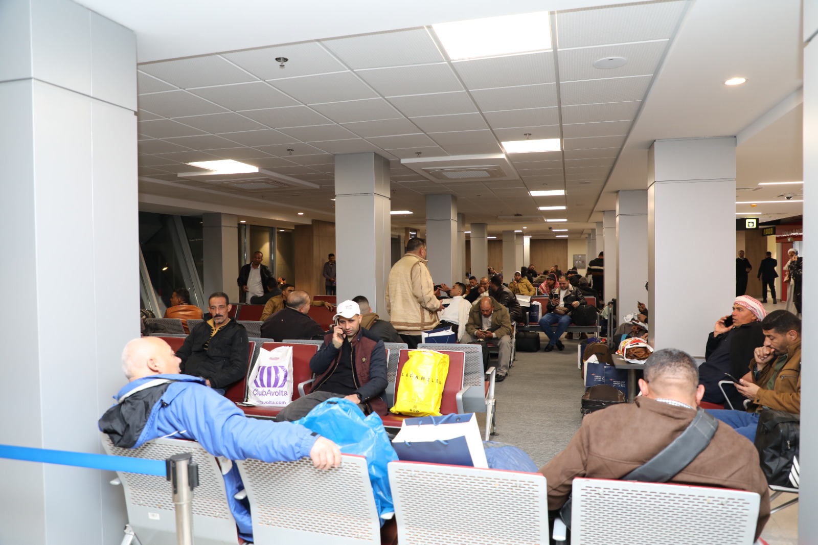  "مطار مدينة عمّان" يستقبل أول طائرة بعد تشغيله