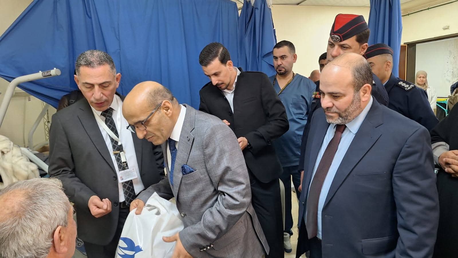  متصرف الرصيفة ومدير الأوقاف يشاركون المرضى في مستشفى الأمير فيصل فرحة العيد 