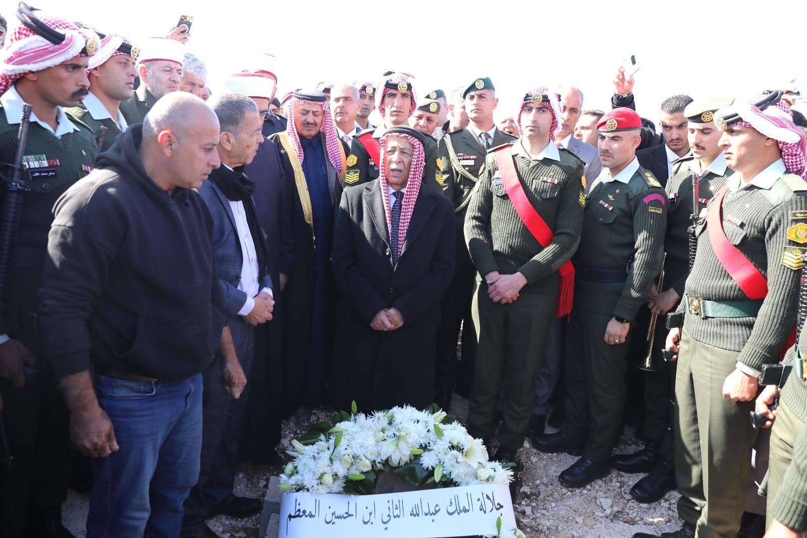  مندوبا عن الملك وولي العهد.. العيسوي يشارك في تشييع جثمان رئيس الوزراء الأسبق أحمد عبيدات