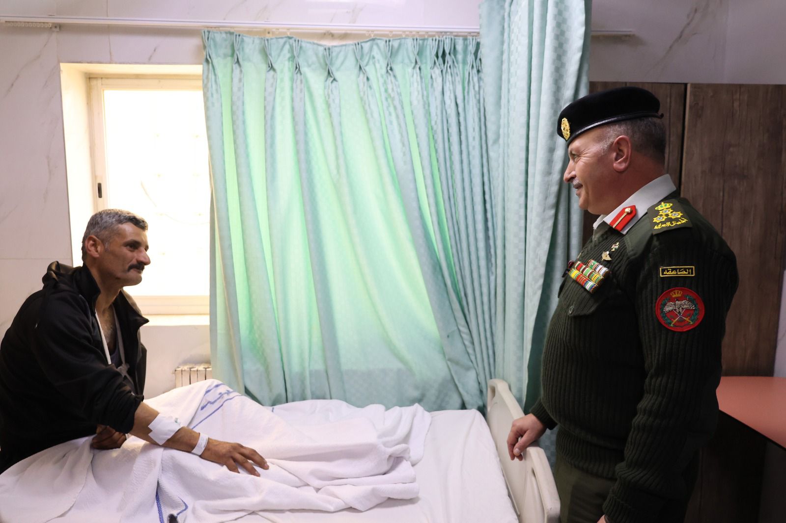  القوات المسلحة تشارك مرتباتها فرحة أول أيام الفطر السعيد وتعود المرضى من المتقاعدين والعاملين