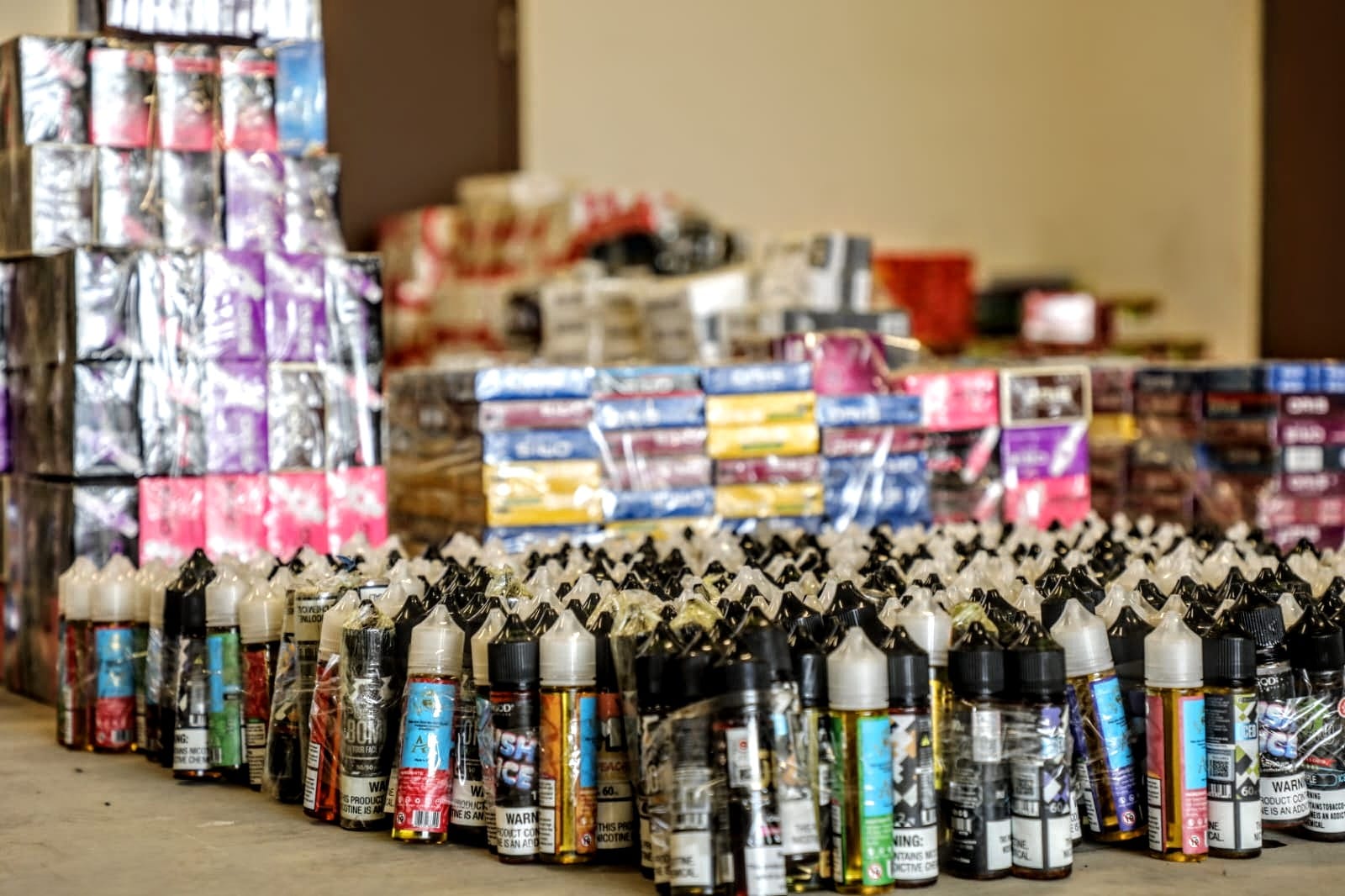 الجمارك تضبط كميات كبيرة من الجوس والمعسل والدخان المهرب