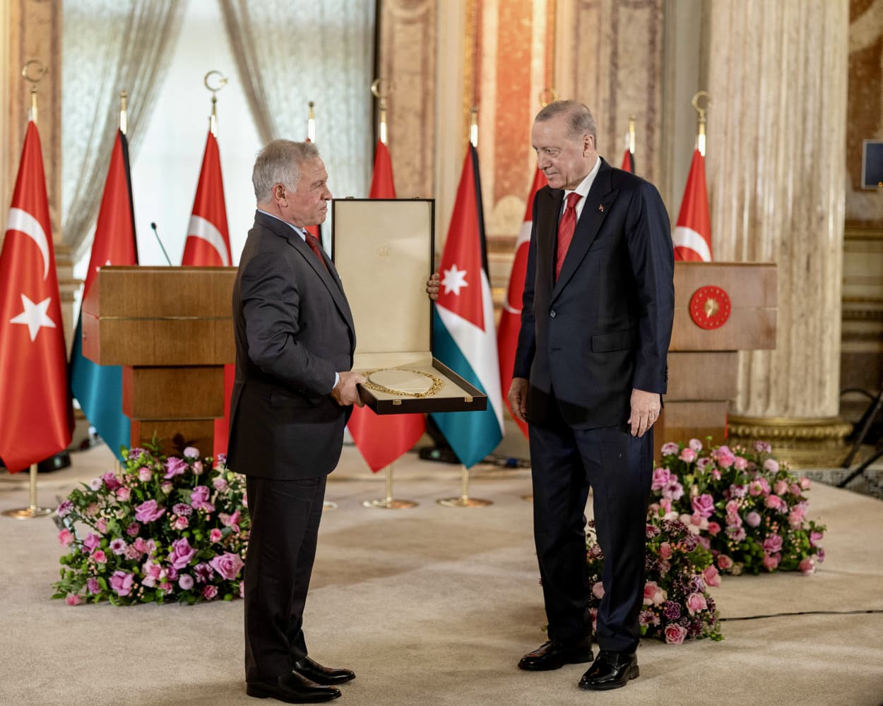  الملك والرئيس التركي يعقدان مباحثات في اسطنبول