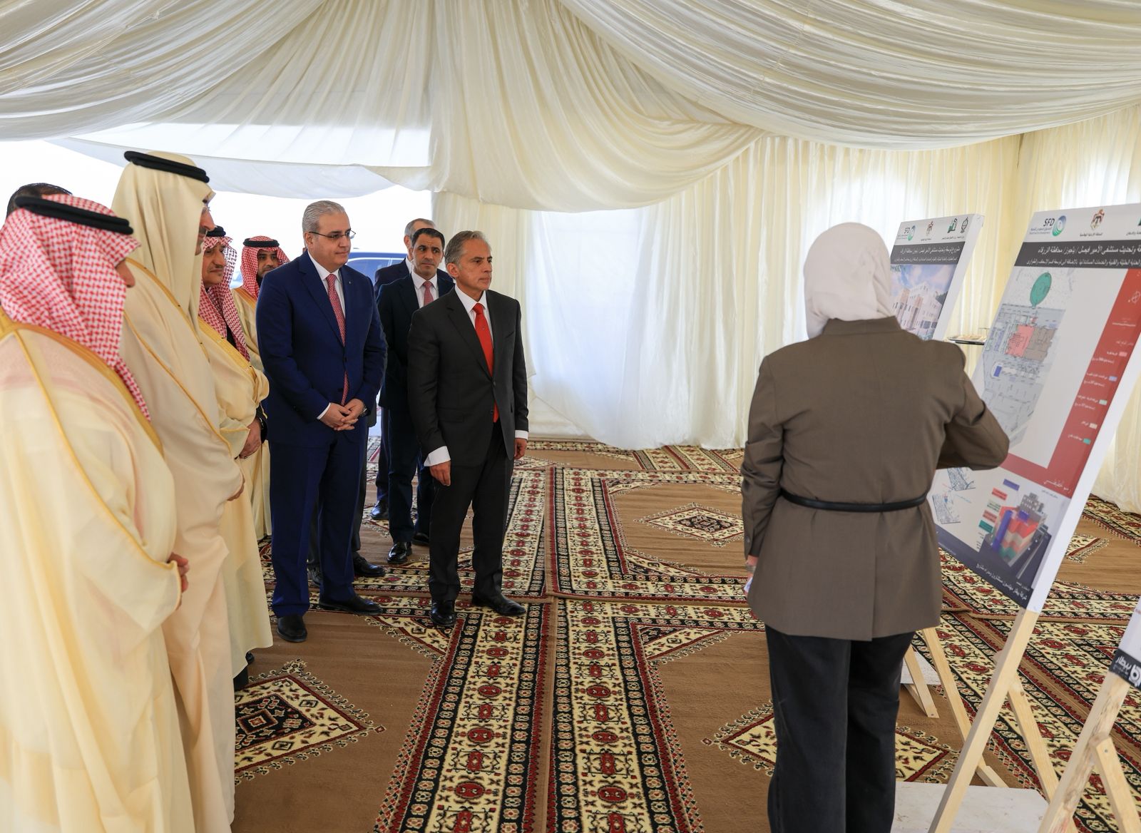 رئيس الوزراء يضع حجر الأساس لمبنى جديد بمستشفى الأمير فيصل بلواء الرصيفة على مساحة توازي حجم المبنى القائم حاليا بكلفة 9 ملايين دينار بتمويل من الصندوق السعودي للتنمية