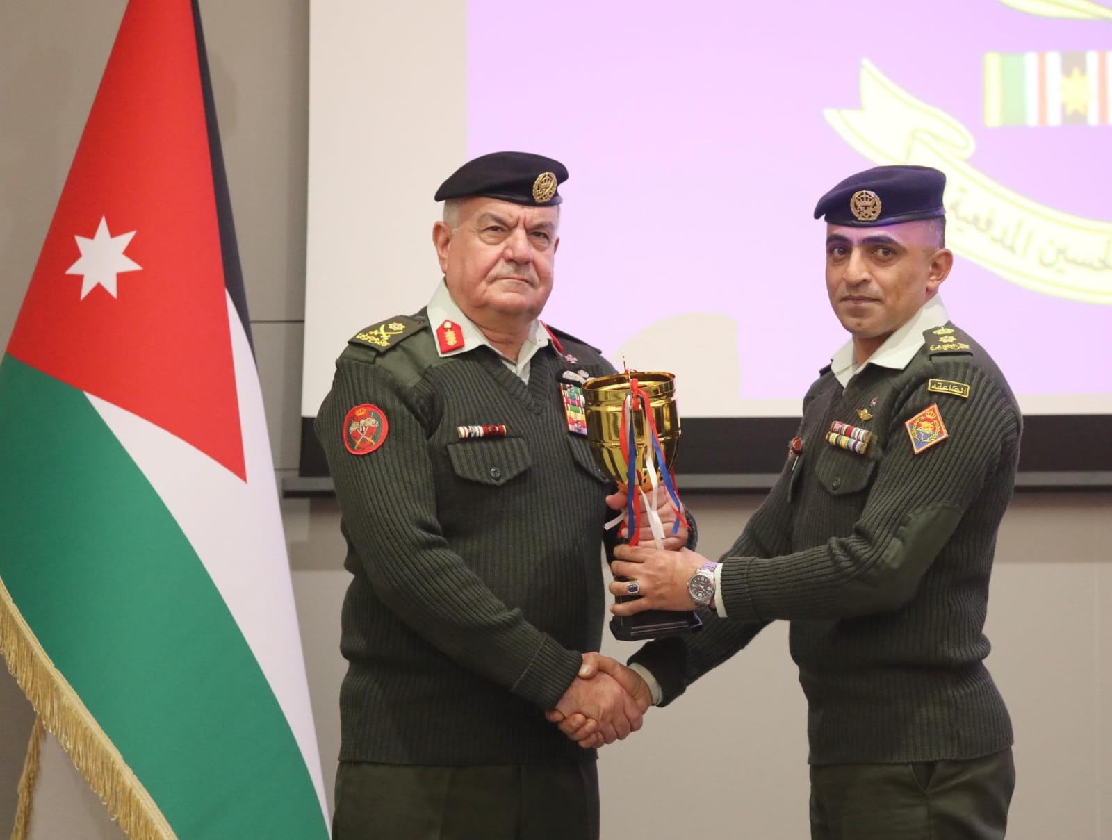  رئيس هيئة الأركان يرعى حفل توزيع الكؤوس على الوحدات الفائزة في القوات المسلحة للعام 2025