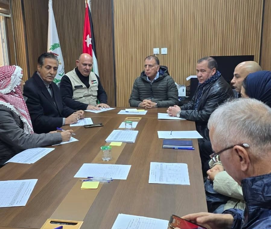  وزير الداخلية يزور غرفة عمليات محافظة جرش