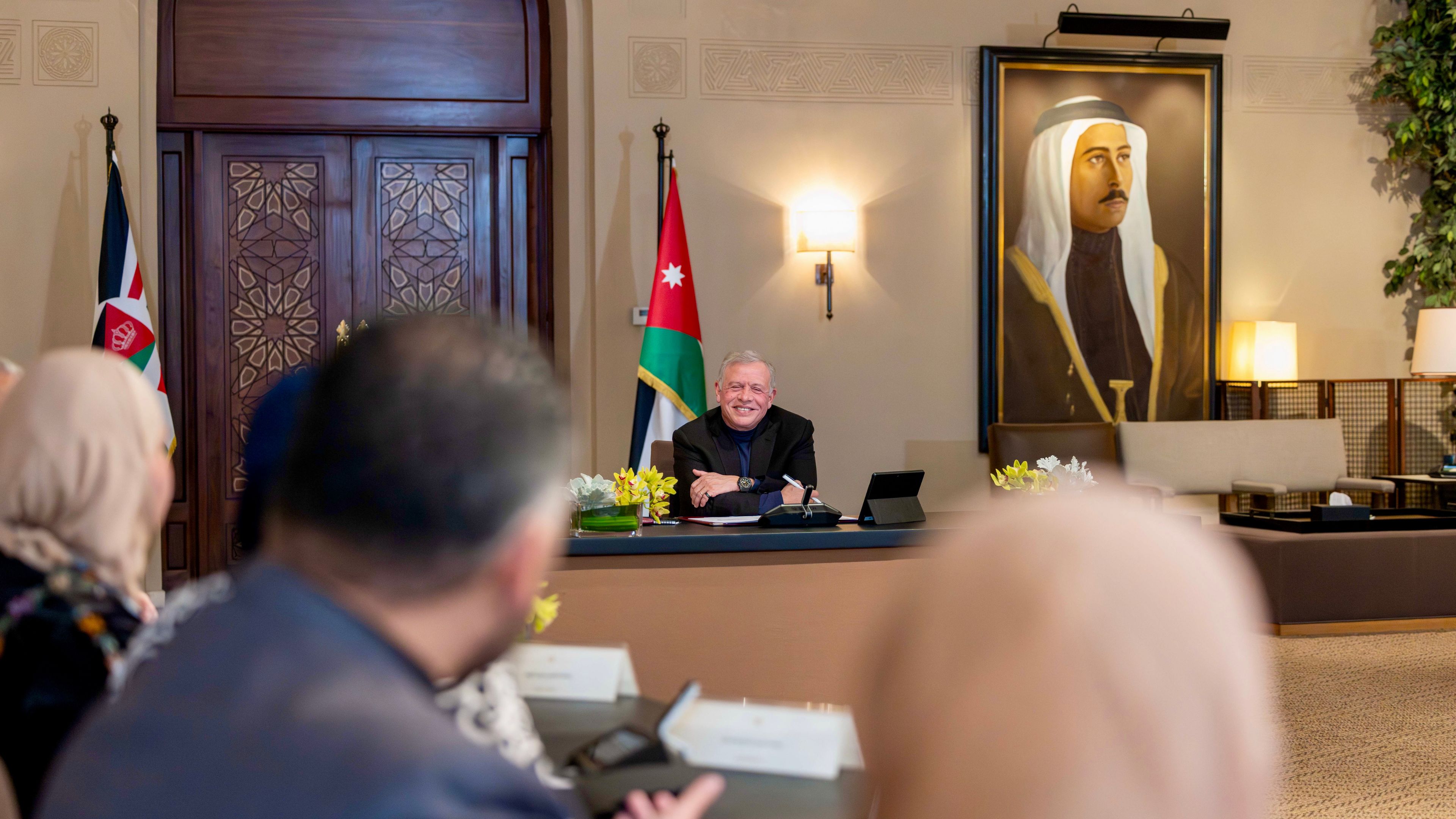  الملك يلتقي أصحاب مبادرات إنسانية وطنية 