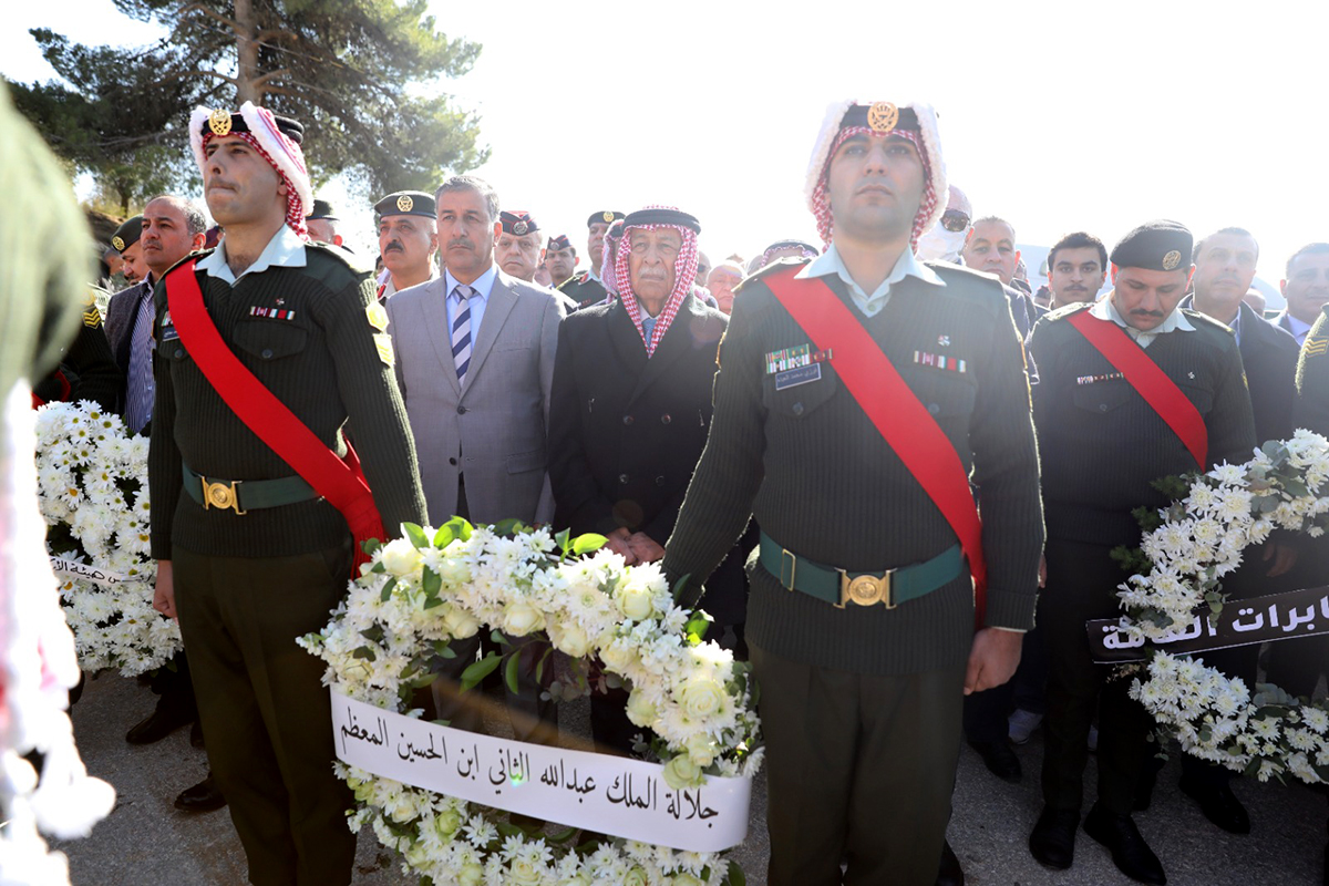  مندوبا عن الملك وولي العهد.. العيسوي يشارك في تشييع جثمان رئيس الوزراء الأسبق علي أبو الراغب