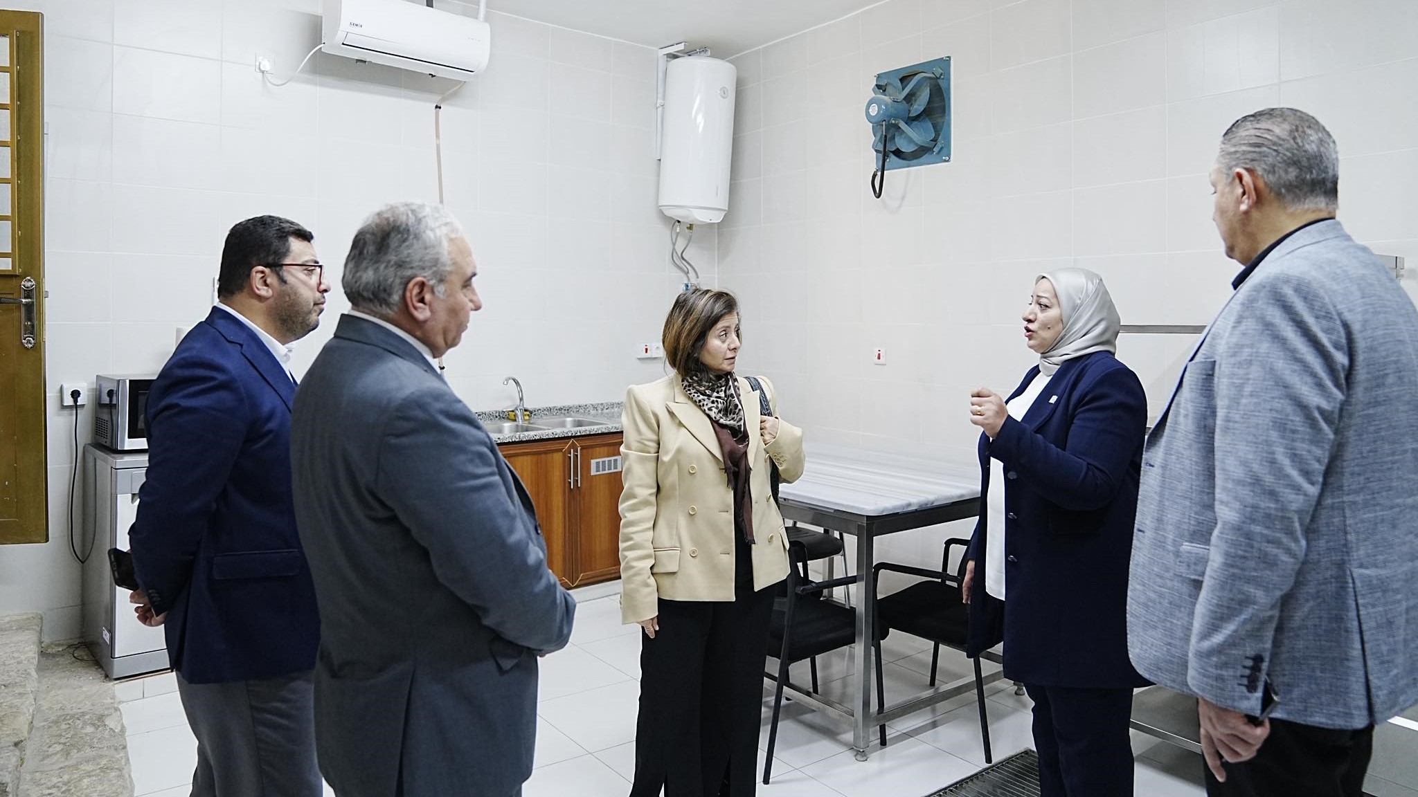  الأميرة دانا فراس ووزير البيئة يزوران مركز شقيلة في البترا