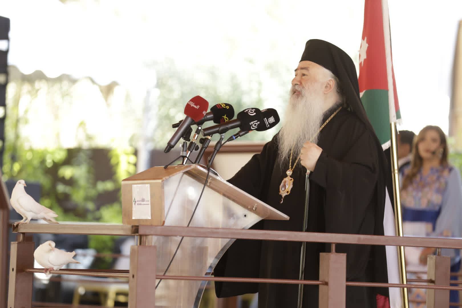 مندوبا عن الملك.. وزير السياحة يرعى افتتاح كنيسة العقبة الأثرية