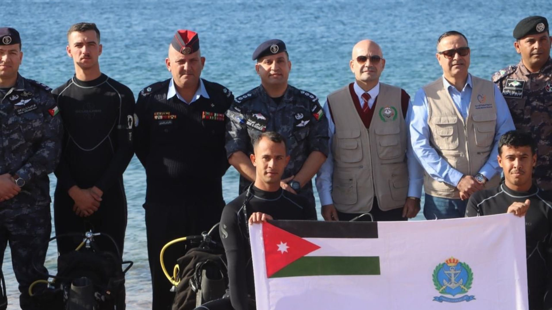  حملة لتنظيف جوف البحر بمحمية العقبة البحرية