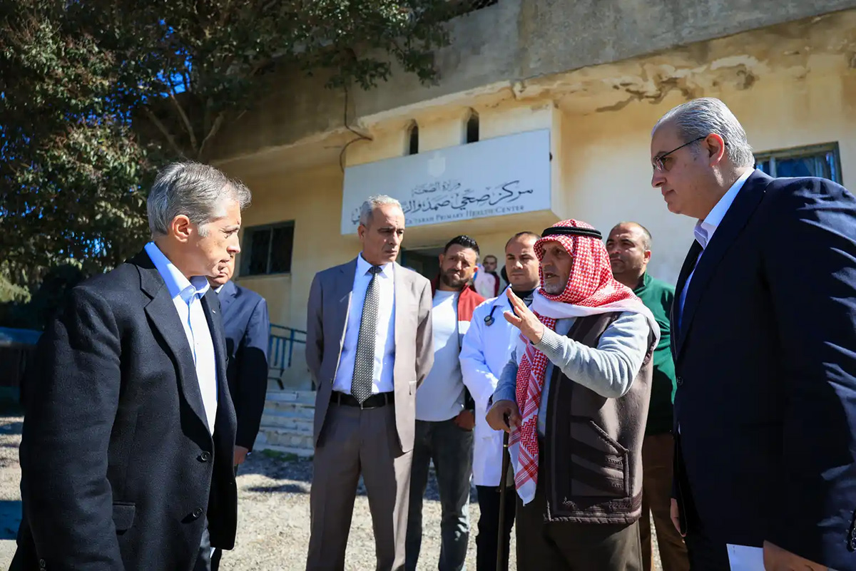 رئيس الوزراء يتفقد مواقع إنتاجية وخدمية في عجلون وإربد 