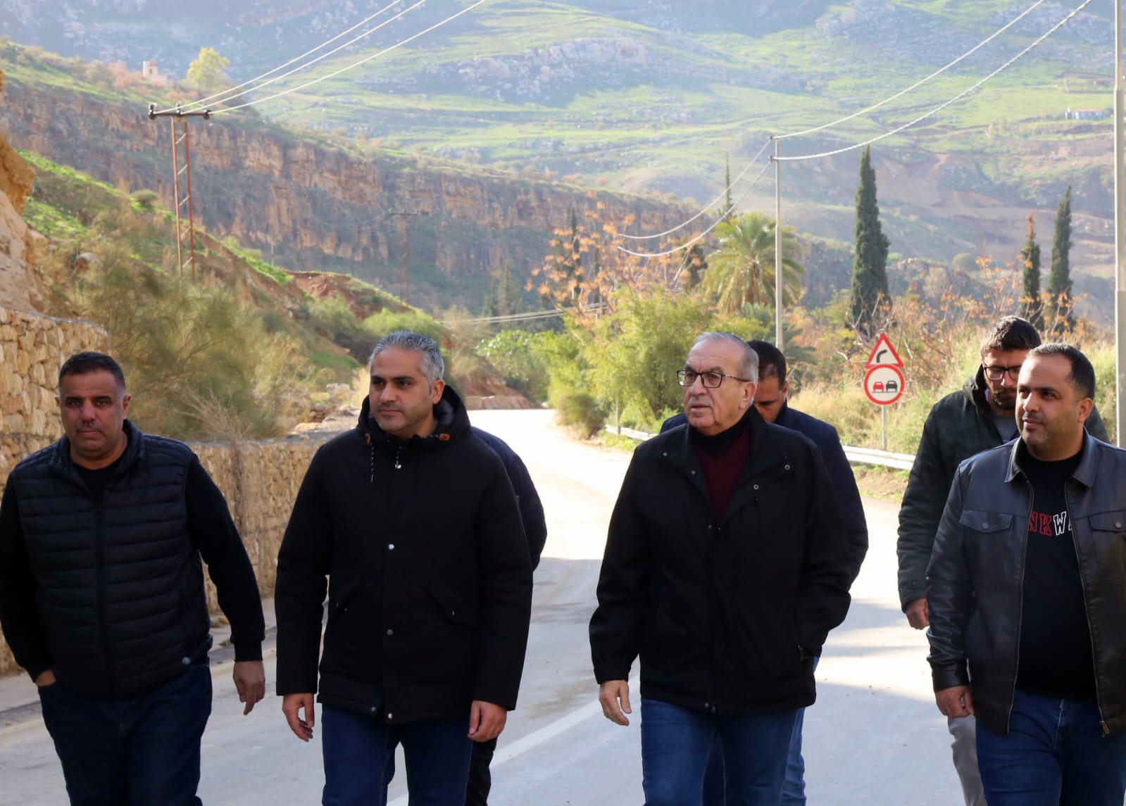  وزير الأشغال يتفقد طريق وادي شعيب ويوجه بإغلاقه لمعالجة الانهيارات 