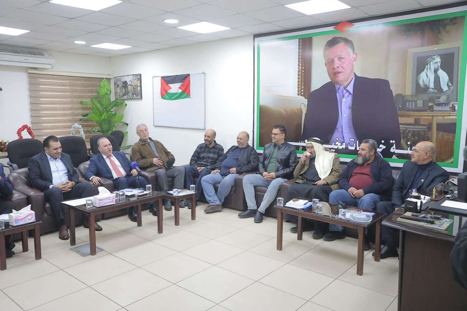  "فلسطين النيابية" تزور لجنة خدمات مخيم الحسين