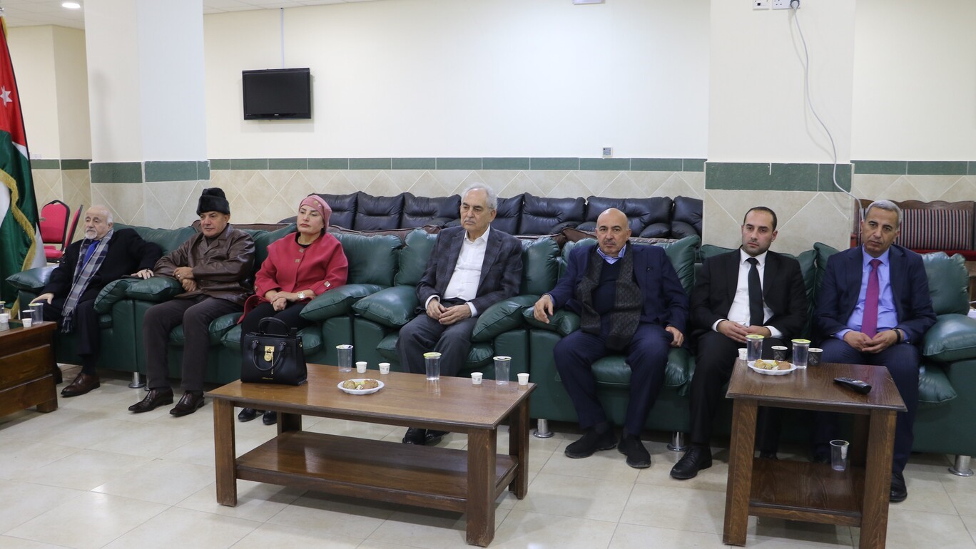  مجلس أمناء جامعة الزرقاء يطلع على واقع كلية الإعلام وخطط تطويرها 