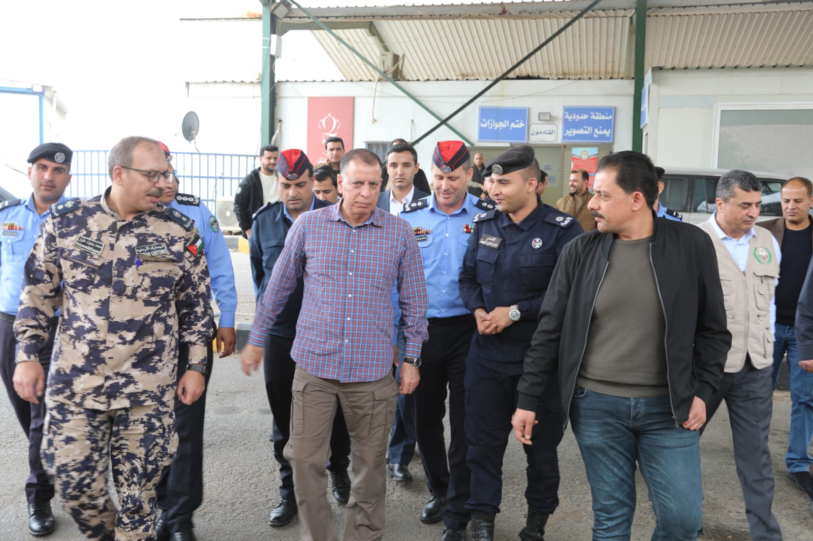 وزير الداخلية يزور محافظة العقبة