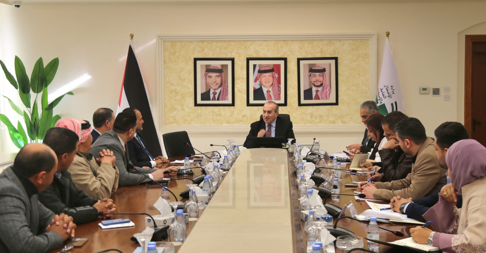  وزير الأشغال: لجنة فنية لحصر أضرار المنخفضات على الطرق الزراعية بمادبا