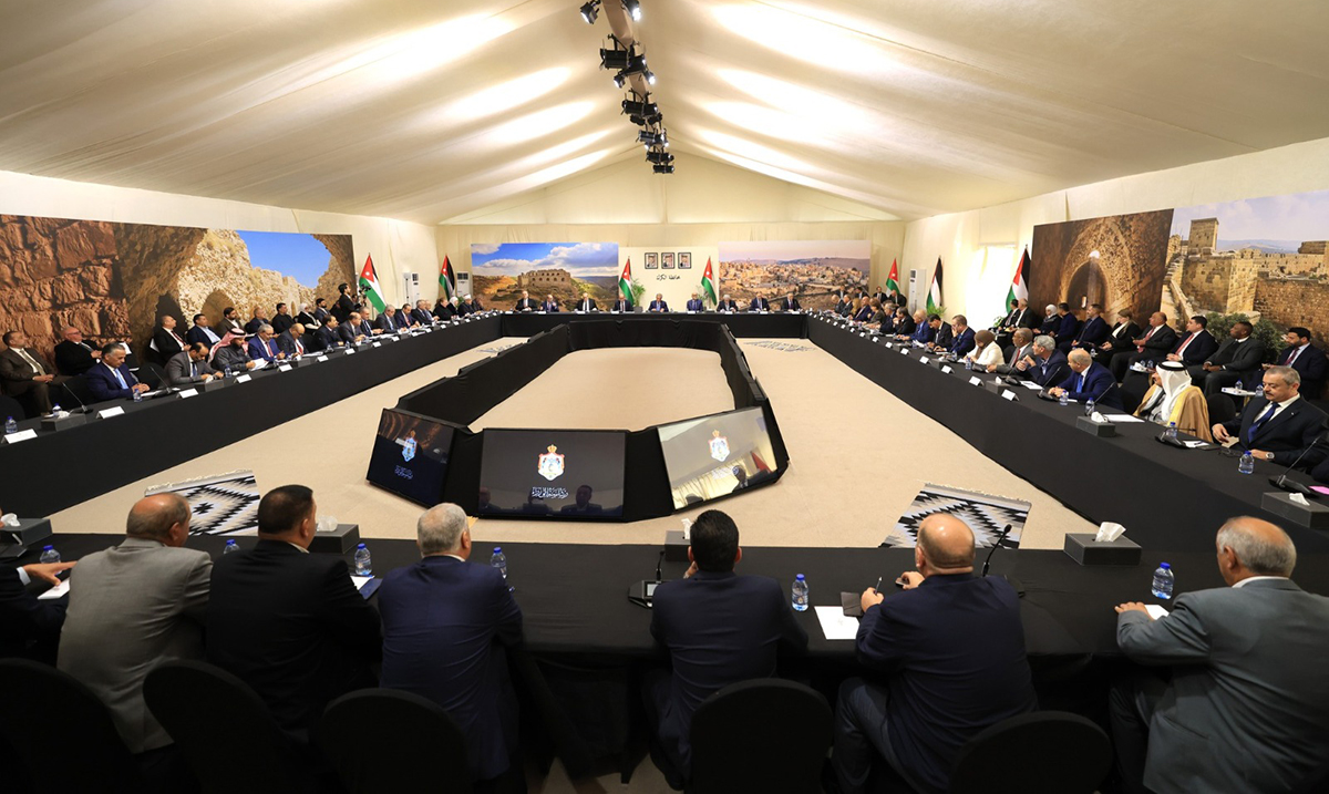  رئيس الوزراء خلال جلسة مجلس الوزراء في الكرك : نسبة الإنجاز في المشاريع التي التزمنا بها ضمن الرُّؤية التنمويّة لمحافظة الكرك 85% وسننجزها بالكامل خلال العام الحالي والمقبل