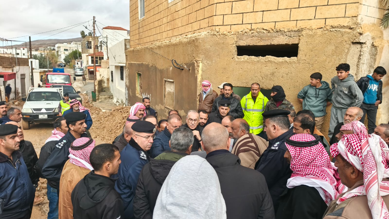  جولات مكثفة للوزراء في محافظات الجنوب للوقوف على آثار الأمطار الكثيفة على البنية التحتيَّة والبدء فوراً بتأهيلها