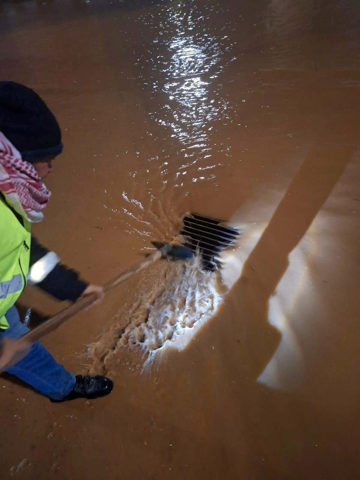  بلدية مادبا تتعامل مع 40 ملاحظة خلال المنخفض الجوي
