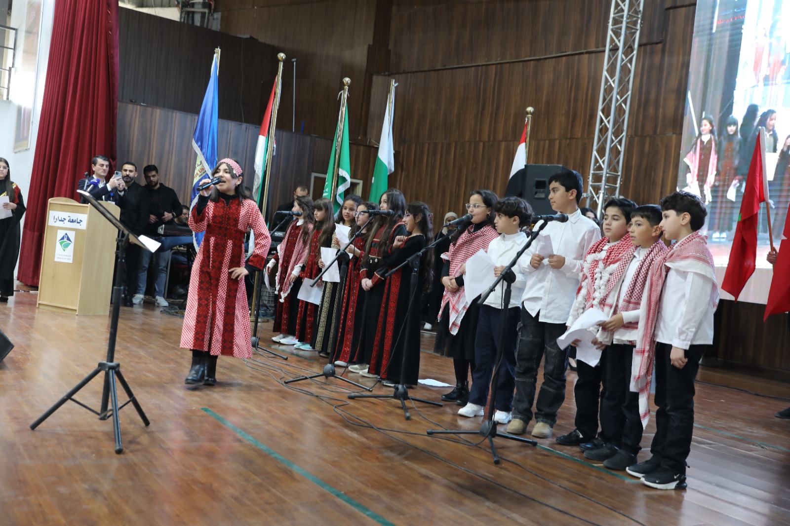  العيسوي يرعى احتفال جامعة جدارا بعيد ميلاد الملك ويفتتح معرض صور الهاشميين